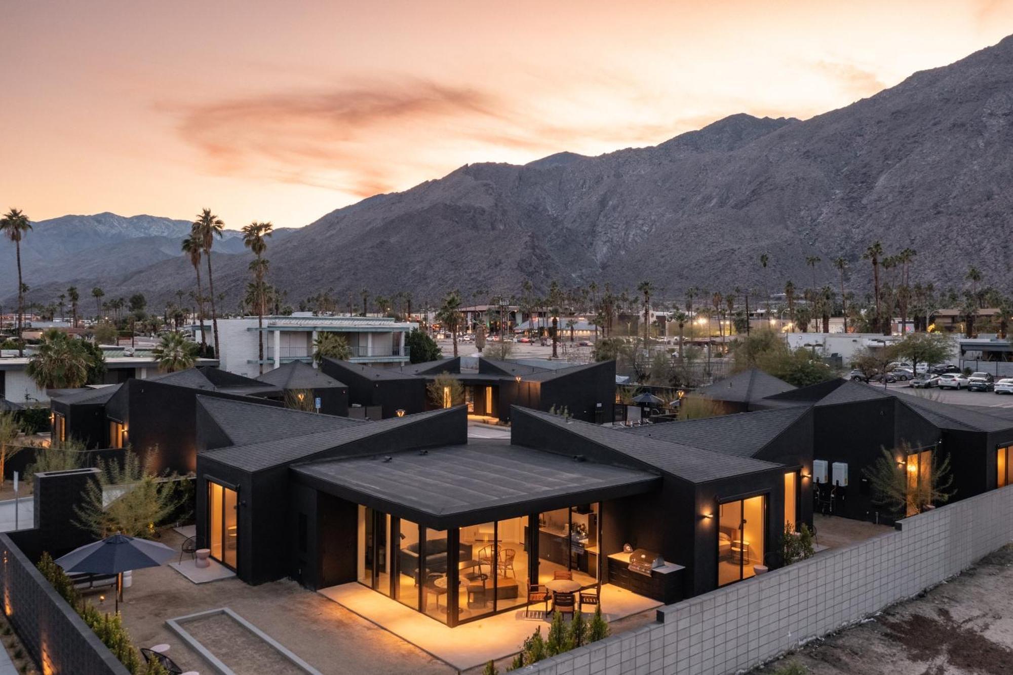 Blackhaus By Avantstay Ada Modern Rooms, Pool & Bbq بالم سبرينغس المظهر الخارجي الصورة