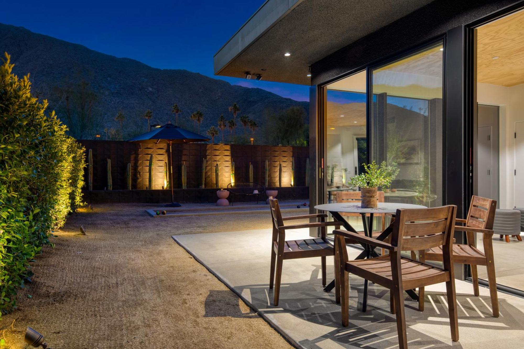 Blackhaus By Avantstay Ada Modern Rooms, Pool & Bbq بالم سبرينغس المظهر الخارجي الصورة