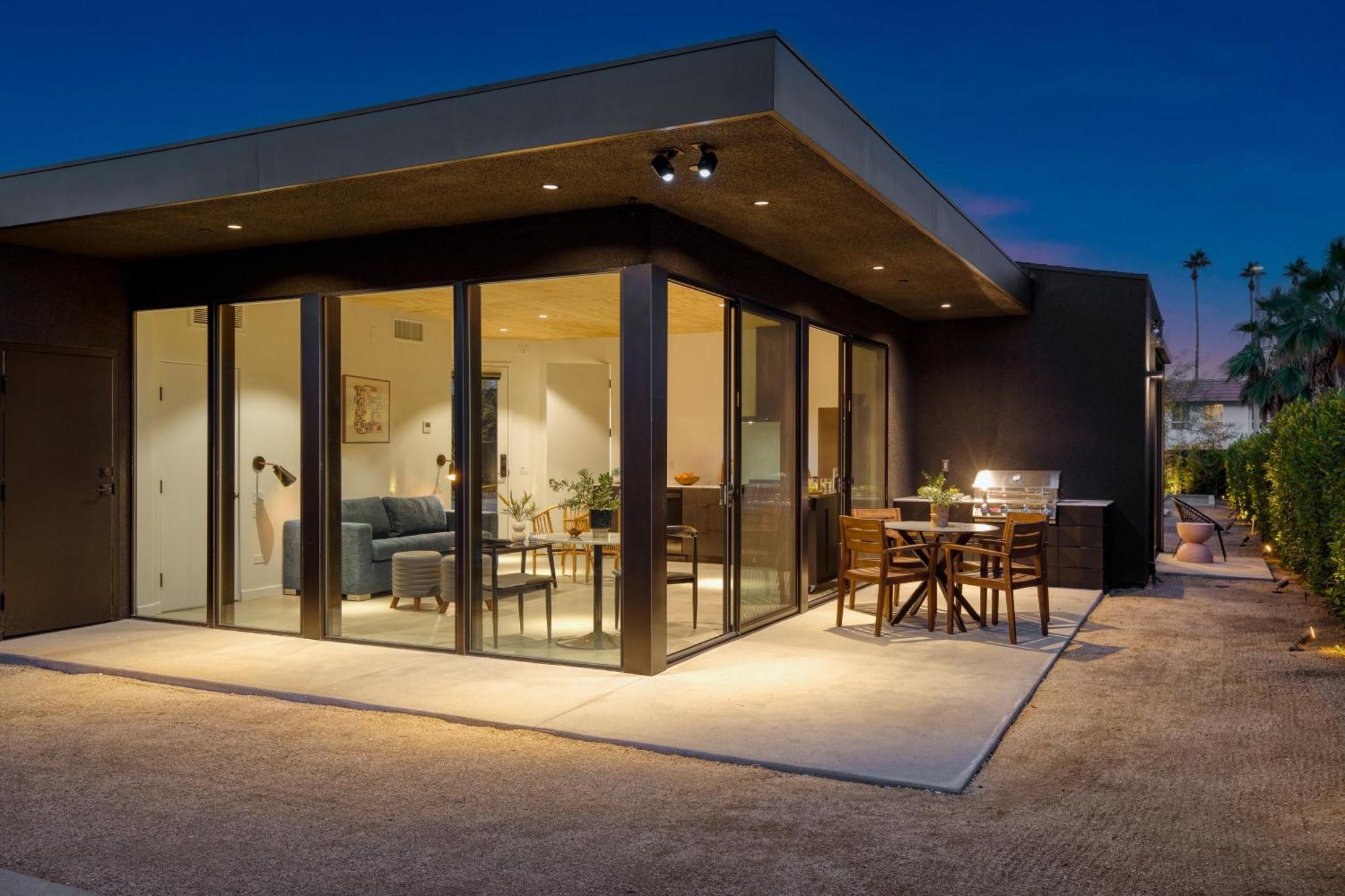 Blackhaus By Avantstay Ada Modern Rooms, Pool & Bbq بالم سبرينغس المظهر الخارجي الصورة