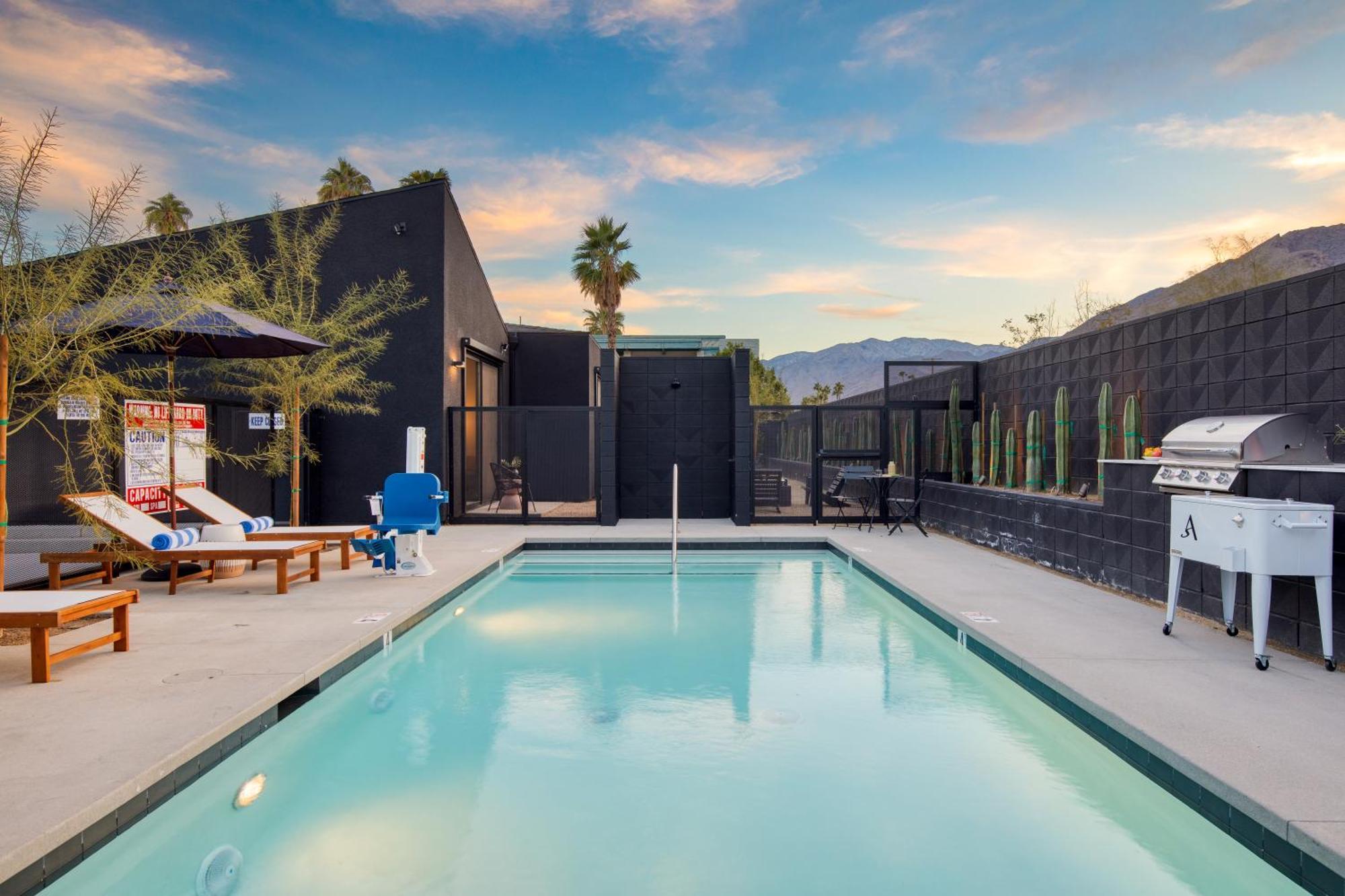 Blackhaus By Avantstay Ada Modern Rooms, Pool & Bbq بالم سبرينغس المظهر الخارجي الصورة