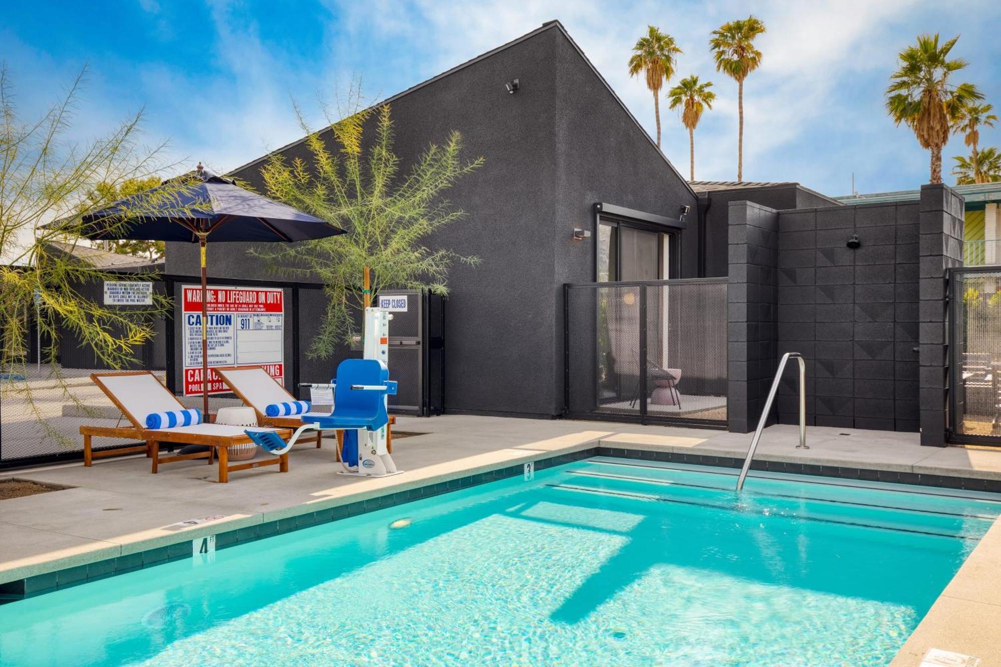 Blackhaus By Avantstay Ada Modern Rooms, Pool & Bbq بالم سبرينغس المظهر الخارجي الصورة