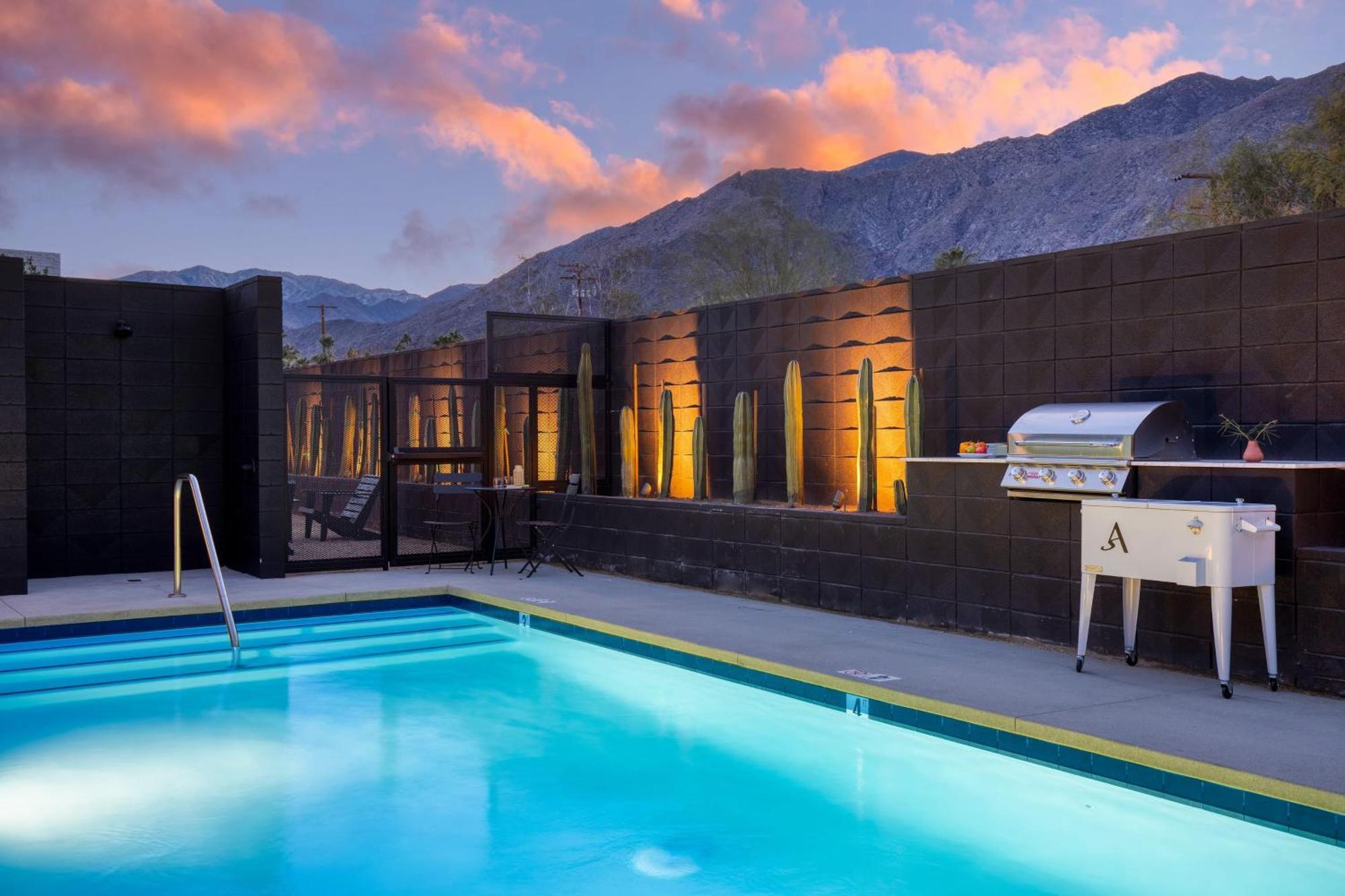 Blackhaus By Avantstay Ada Modern Rooms, Pool & Bbq بالم سبرينغس المظهر الخارجي الصورة